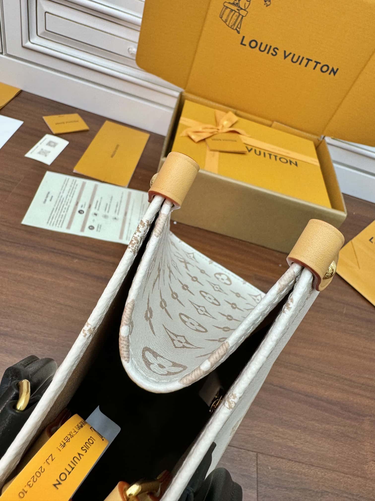 Louis Vuitton Onthego MM Tote Bag Monogram Dune Cruise 35 x 27 x 14 cm